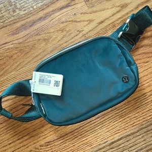NWT Lulu Lemon Velour Everywhere Belt Bag 1L